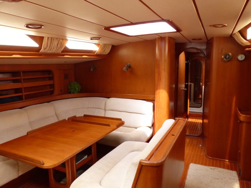 Swan 53 intérieur -1.JPG